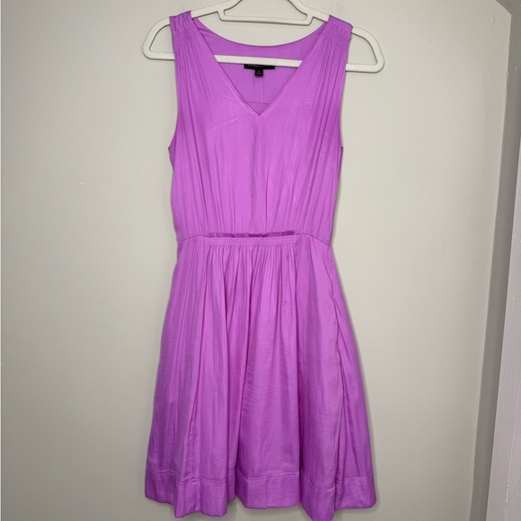 Banana Republic Dresses & Skirts - Banana Republic Satiny Knee midi Length sleeveless dress purple Size 2